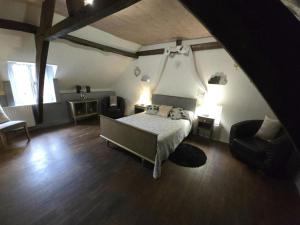 Maisons de vacances Maison familiale avec grand jardin, proche de Sarlat, cheminee, Wifi, animaux acceptes - FR-1-616-61 : photos des chambres