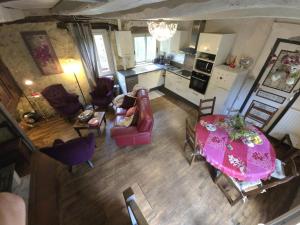 Maisons de vacances Maison Perigourdine avec Cheminee, Jardin Prive & Wifi, Proche Sarlat et Vallee de la Dordogne - FR-1-616-49 : photos des chambres