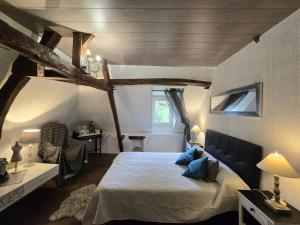Maisons de vacances Maison Perigourdine avec Cheminee, Jardin Prive & Wifi, Proche Sarlat et Vallee de la Dordogne - FR-1-616-49 : photos des chambres
