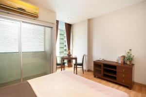 181 Ekkamai Apartment