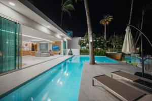 Beachfront Secret Tides Villa Sol