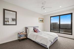 Beachside Luxury Villa - Expansive Panoramic Vistas