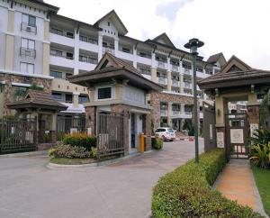 Budget Family 2BR Fast Wifi Free Pool beside SM Mall