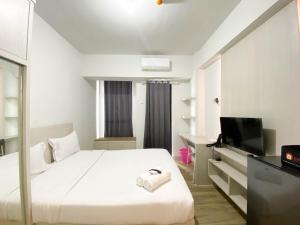 Minimalist and Cozy 1BR The Alton Apartment By Travelio