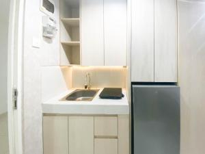 Elegant and Homey Studio at Amartha View Apartment By Travelio