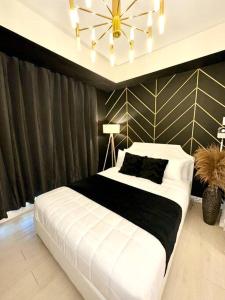 Azure 1BR with Projector