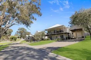 Driftwood @ McMillans - Metung