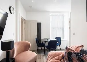 Cozy Vibes Refined 2BR Flat - 贝里