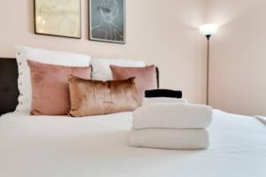 Prime Location With Balcony Near Broadway and Top Golf