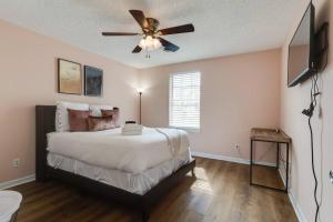 Prime Location With Balcony Near Broadway and Top Golf