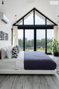 Lotus Lumiere by VEO, StayVista - 3BHK Pet-Friendly Villa