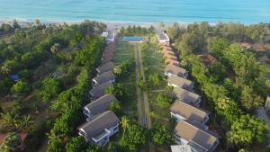 Uppuveli Beach by DSK