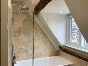 Stunning characterful newly refurbished flat