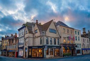 Stunning characterful newly refurbished flat