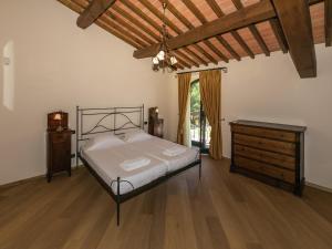 Beautiful Mansion in Poppi with Pool