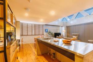 沖縄市コザ サウナ付きBBQ可能 最大14名 飲食店多数 GBs house