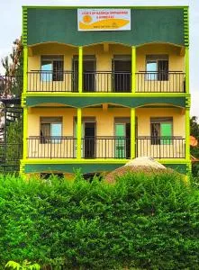 Lights of kazinga orphanage and homestay - Busonga