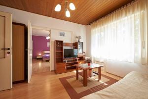 Apartment and Rooms Ivo