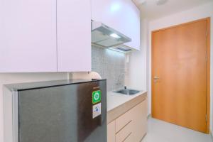 Simply Look Studio at Evenciio Margonda Apartment By Travelio