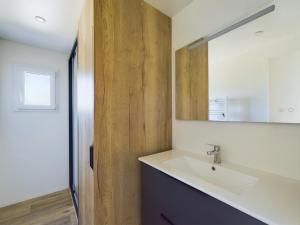 Chalets Chalet pour 4 - Domaine avec piscine : photos des chambres