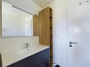 Chalets Chalet pour 4 - Domaine avec piscine : photos des chambres