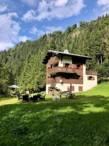 Chalet Rivière du Bon Nant Location de 6 à 14 personnes en Haute Savoie - Bionnay