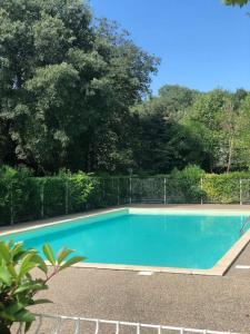 Appartements Le Fronton - Confortable T2 - Piscine : photos des chambres