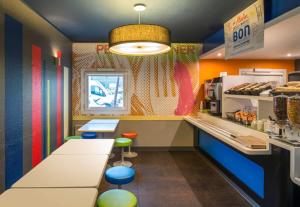 Hotels B&B HOTEL Cergy Pierrelaye : photos des chambres