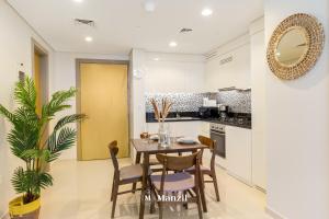 Manzil - 2BR in Business Bay with Dubai Canal Views