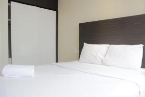 Cozy High Floor 1BR Apartment at Parahyangan Residence By Travelio