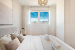 22nd floor modern urban sky apartment with parking & gym by REMS