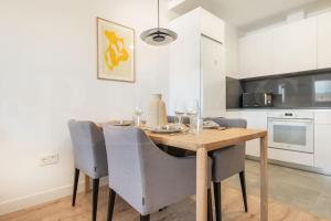 22nd floor modern urban sky apartment with parking & gym by REMS