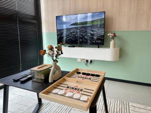 High Floor, 3BR 3queen bed, 2 parking, Urban Suites by XWHome
