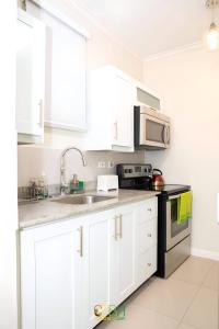 1-Bed Smart Access Condo Near Bob Marley Museum