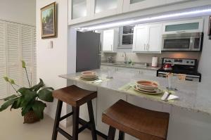 1-Bed Smart Access Condo Near Bob Marley Museum