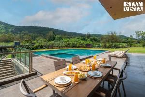 StayVista at The Glen with Private Pool, Jacuzzi & BBQ