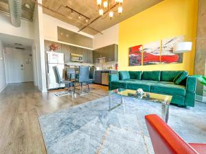 Business Ready 2BR Apartment in South Loop with Skyline view, Optional parking & Gym Access Close to McCormick, Downtown & CTA