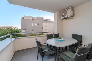 Basa modern ap by the beach