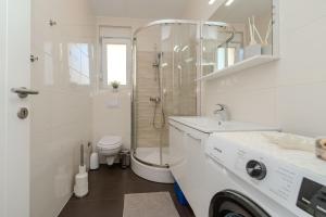 Basa modern ap by the beach