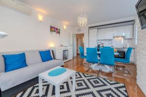 Basa modern ap by the beach