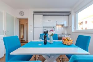 Basa modern ap by the beach