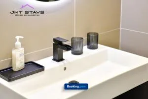 premium Offer for Extended Stays by JMT Stays l Swansea Short Lets and Serviced l With Private Parking - Port Tennant