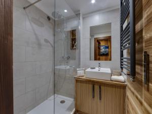T3 traversant 6 pers. au pied des pistes à Val Claret avec Wifi - FR-1-641-90