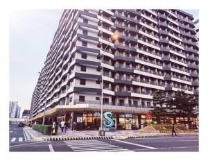 2 Bedroom near MOA S Residences