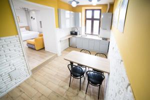 Апартаменти-студіо для 4-х площа Міцкевича 5 - проспект Свободи