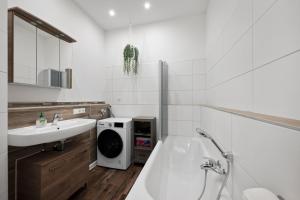 BackHome - SUITE XL - Parkhaus - Fantastische Schlosslage - SmartTV - Waschmaschine - Netflix - 90qm - 24h Checkin- Apartment 6