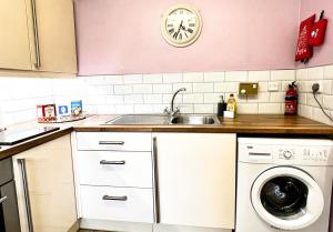 Ground Floor Flat with Free Parking & WiFi