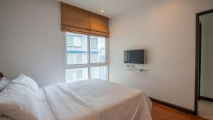 Prime 11, High Floor Over Pool, 2 Br, 2 Balcony