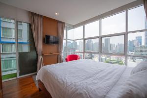 Prime 11, High Floor Over Pool, 2 Br, 2 Balcony