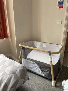Cosy 1 Bed apartment with FREE PARKING close to Underground station zone 2 for quick access to Central London up to 5 guests